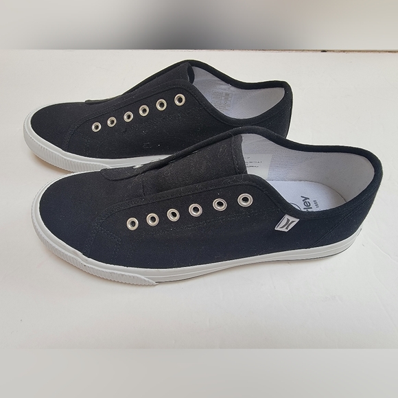 Hurley Shoes - Hurley Womens Chloe No Lace Slip On Black Sneakers Size 8.5 NWOT